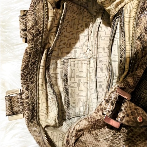 Matching Guess handbag & wallet - Picture 4 of 4